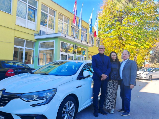 Grad donirao vozilo Talijanskoj osnovnoj školi „Galileo Galilei“ Umag